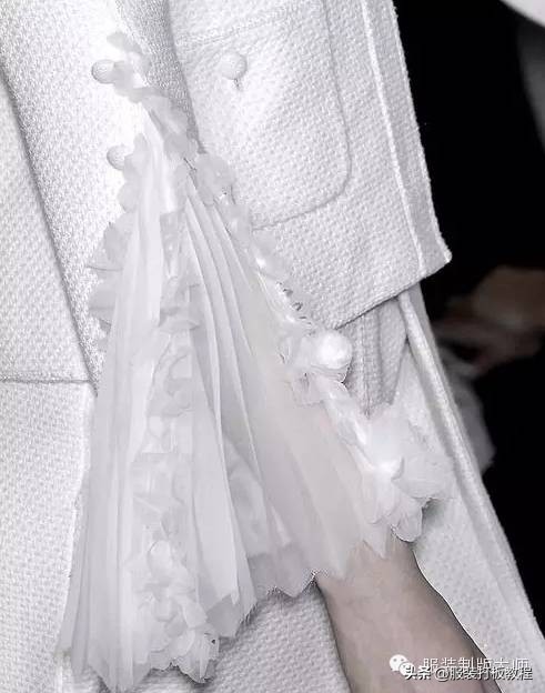 褶皱在女士礼服中的应用,褶皱肌理礼服