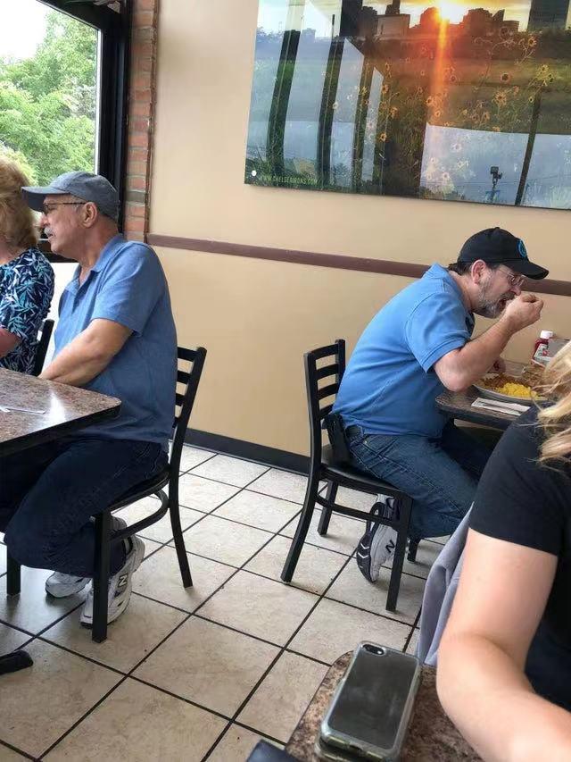 为什么新百伦的鞋型和nb一模一样,为什么新百伦运动鞋是潮鞋