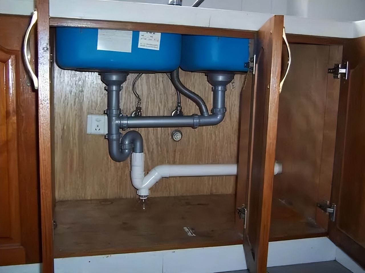 焯菜的热水直接倒进下水道,为什么不能将开水倒进厨房下水道