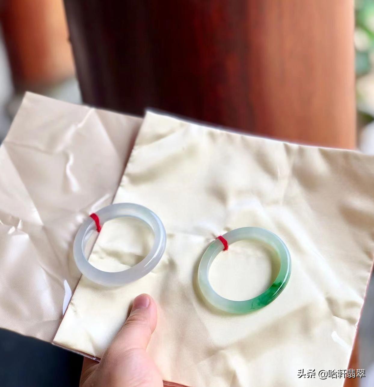 同样是翡翠，为啥带色的翡翠那么贵？尤其是绿色