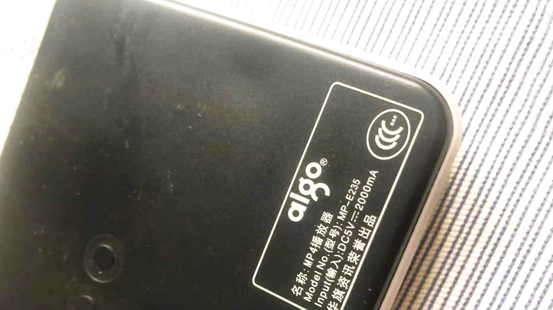 40GB容量能当硬盘用，体验这台国产MP3*放播**器，纯粹的掌上影院