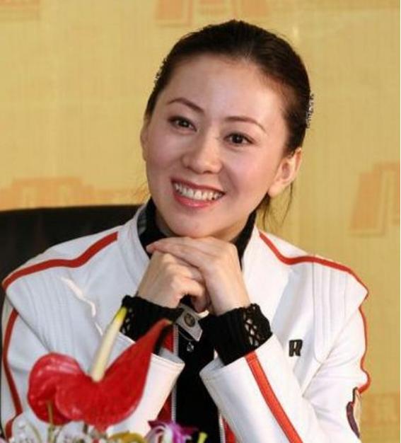 演员汤加丽：当人体模特，和丈夫离婚，被父母嫌弃，今45岁还单身