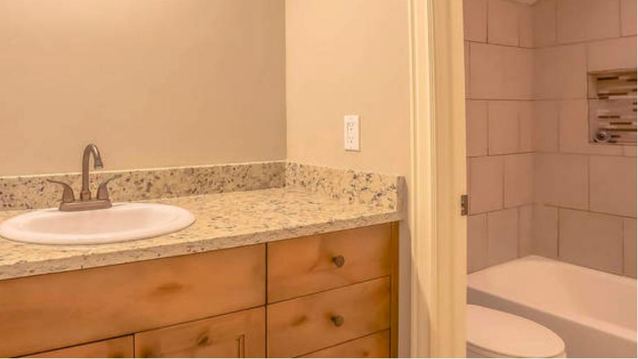 洗手间有小飞虫怎么办没有地漏,卫生间墙上有很多小飞虫怎么办