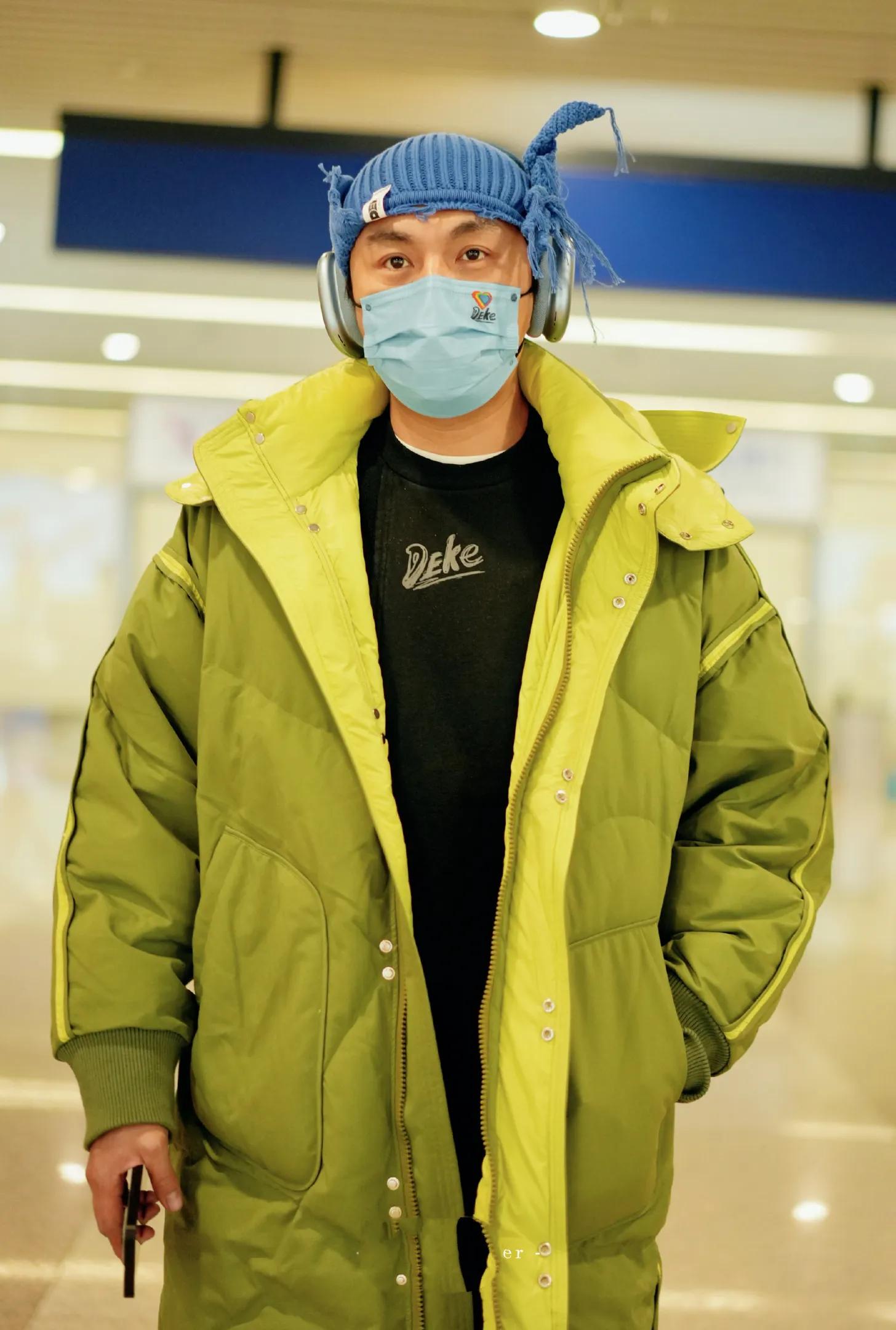 秦昊橘色羽绒服,秦昊同款外套