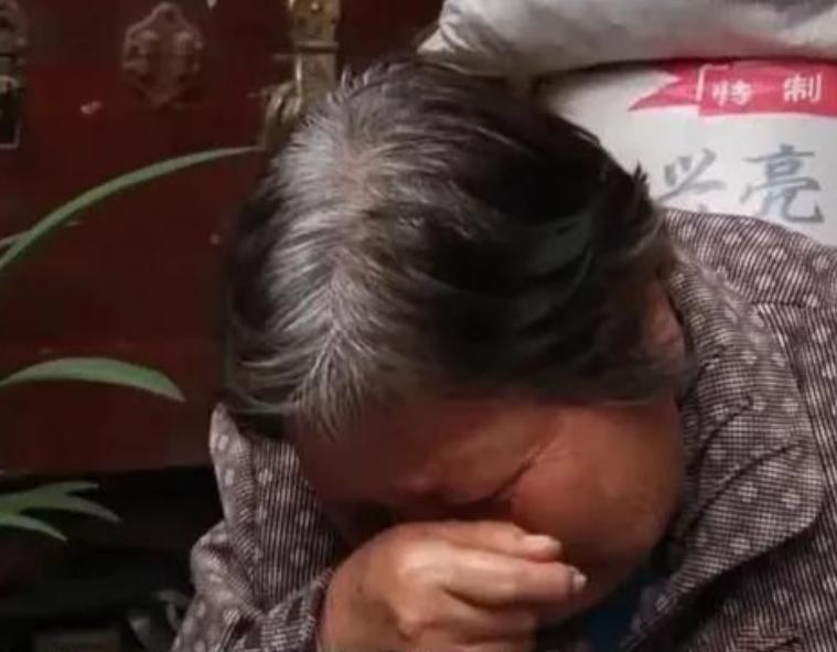 1996年一农妇害死*夫情**，逃亡16年华丽变身，落网时已成公司高管