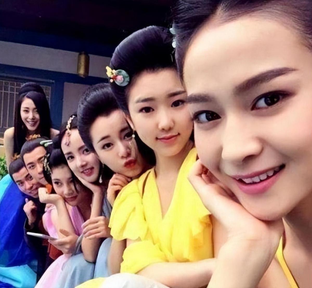 横店群演的悲惨事件,20万横店群演现状美女成群