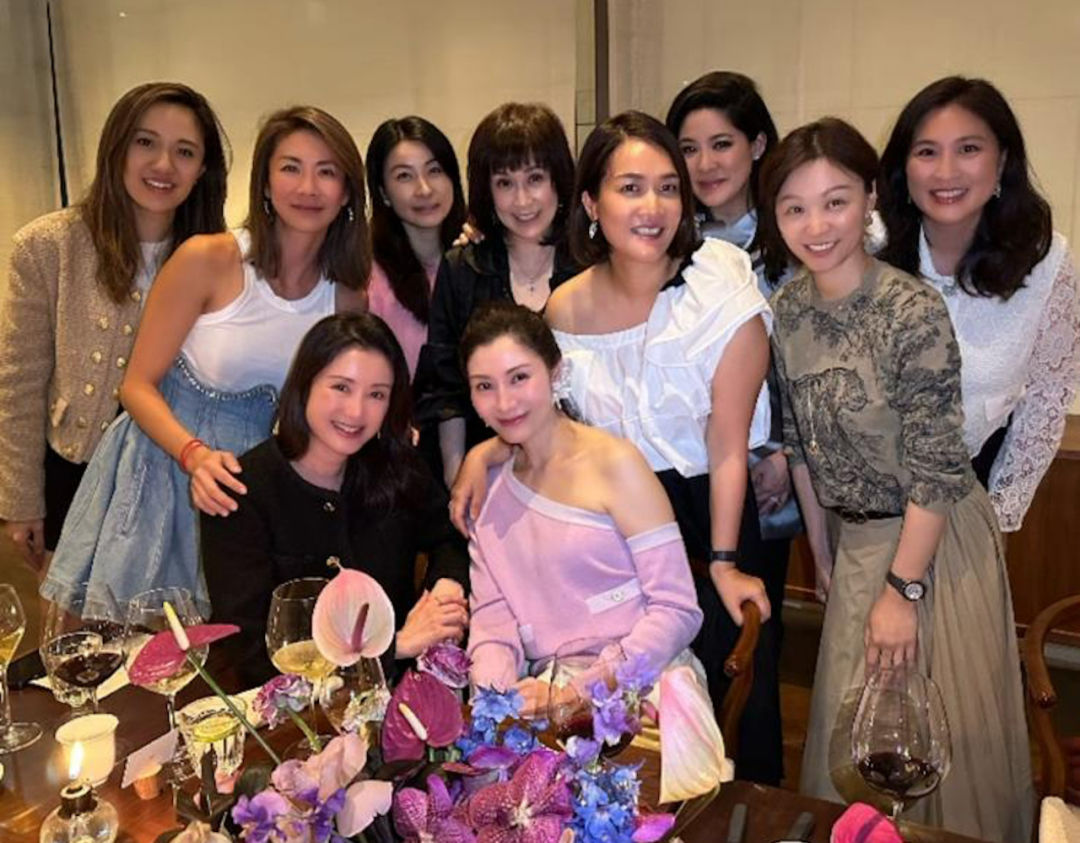 郭晶晶张曼玉合影,郭晶晶巩俐同框穿搭