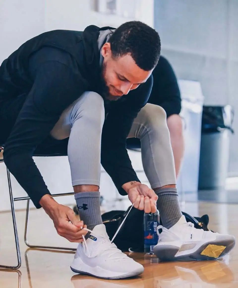 库里系列带flow最耐磨的球鞋,盘点库里各代篮球鞋