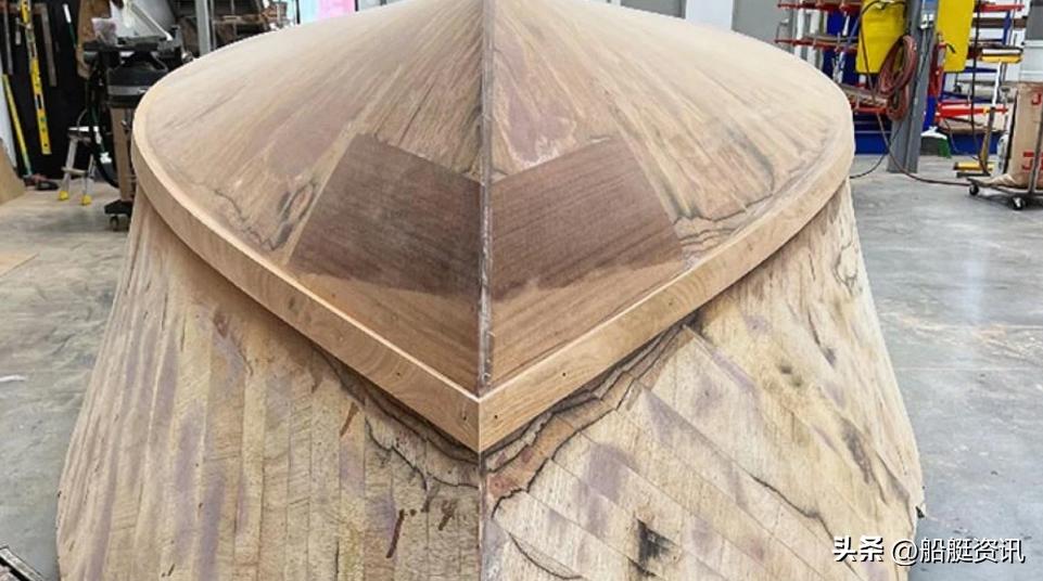 这家重生的造船商正在使用3d技术创造现代的红木经典游艇