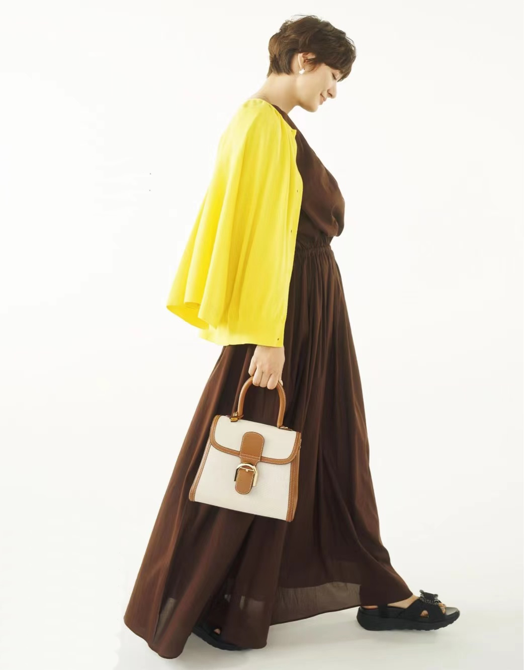 冬季的配色穿搭让你轻松提升气质,搭配推荐简约出挑的柔和色系穿搭