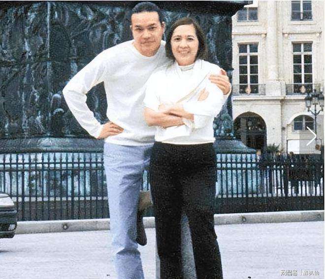 分手向前任讨要*裤内**,60岁公然出柜,“癫王”洪朝丰到底经历了啥