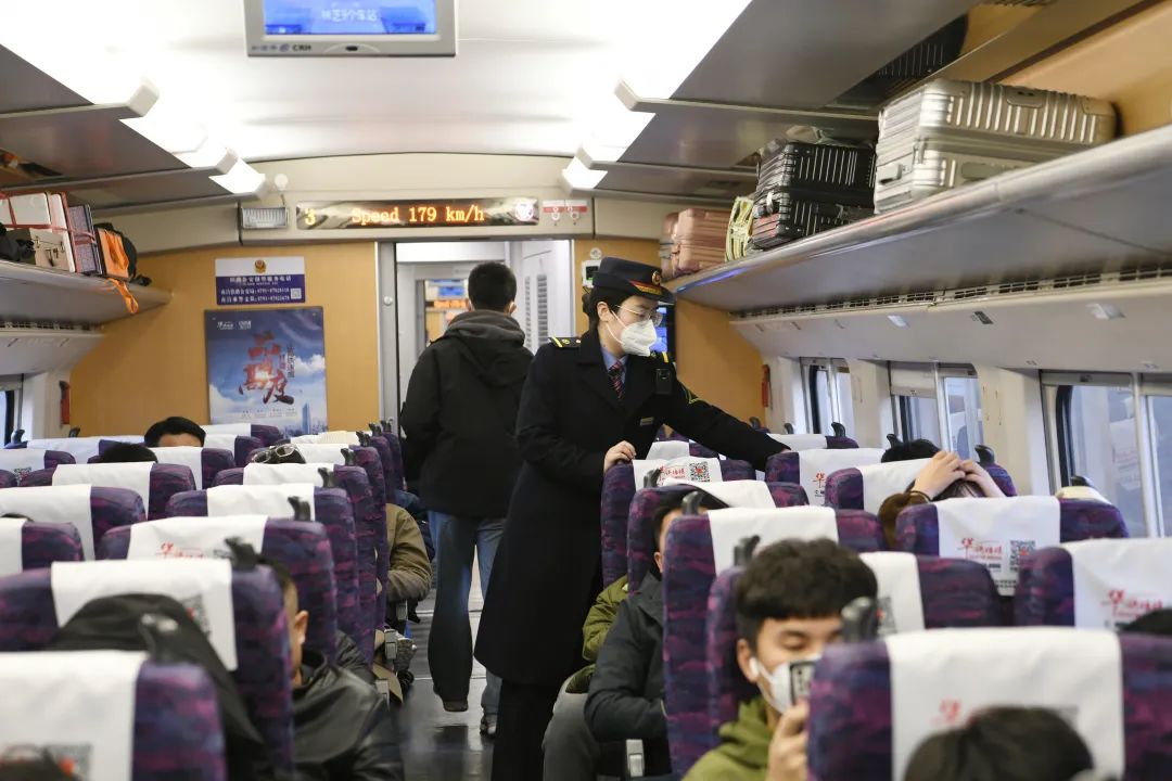 火车上扫行李,列车扫码进站