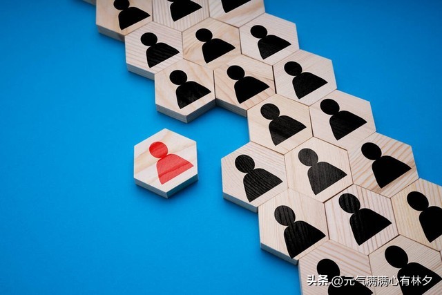 球场上拥抱梅西的处理结果,球迷闯入球场拥抱梅西该当何罚