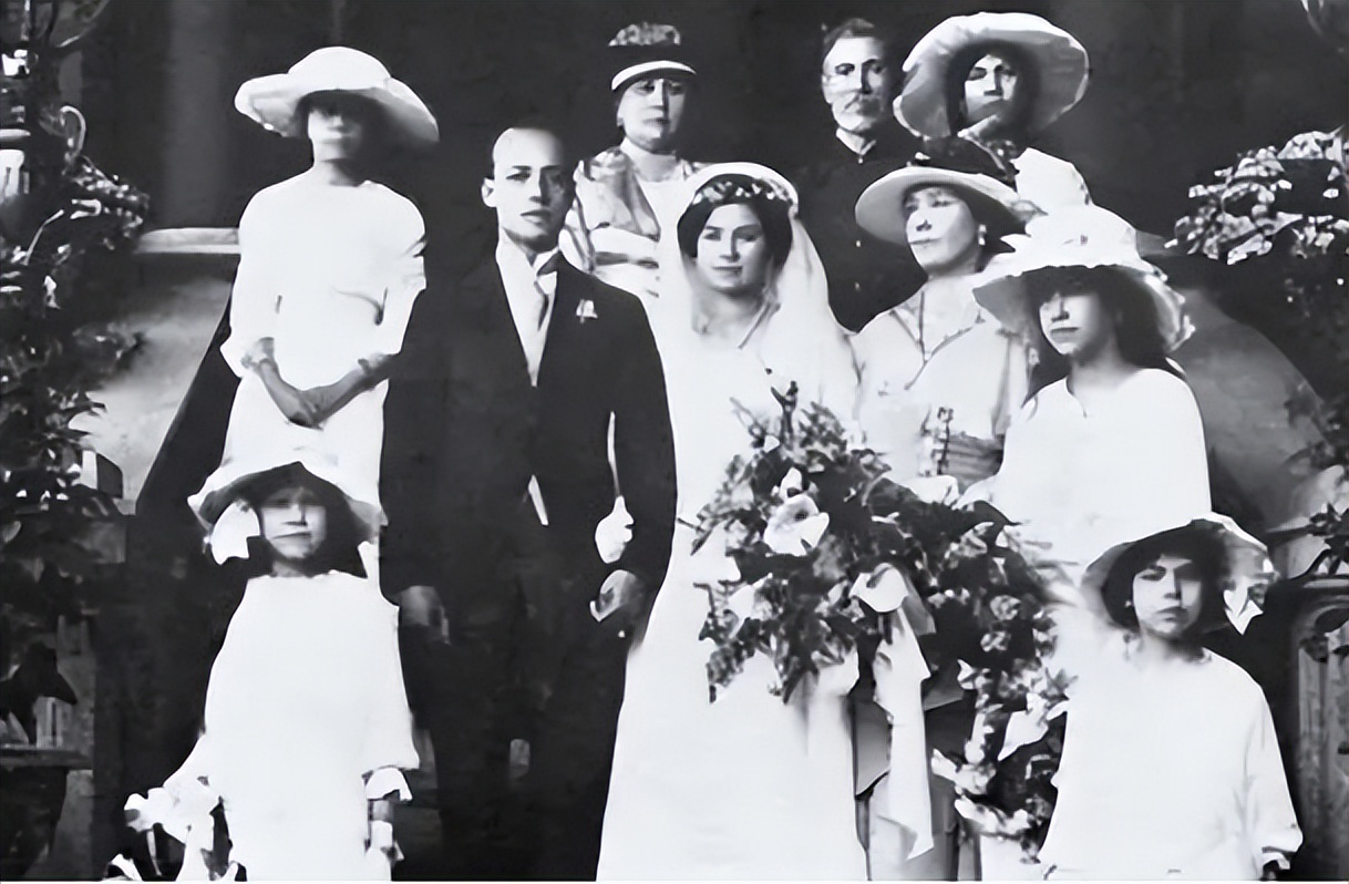 她嫁香港首富十年无子，后主动帮丈夫求娶表妹，丈夫遗言令人落泪