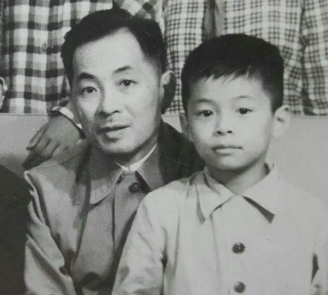 1944年叶飞去诊所看病，看到墙上的字画回来后急令：抓捕老医生