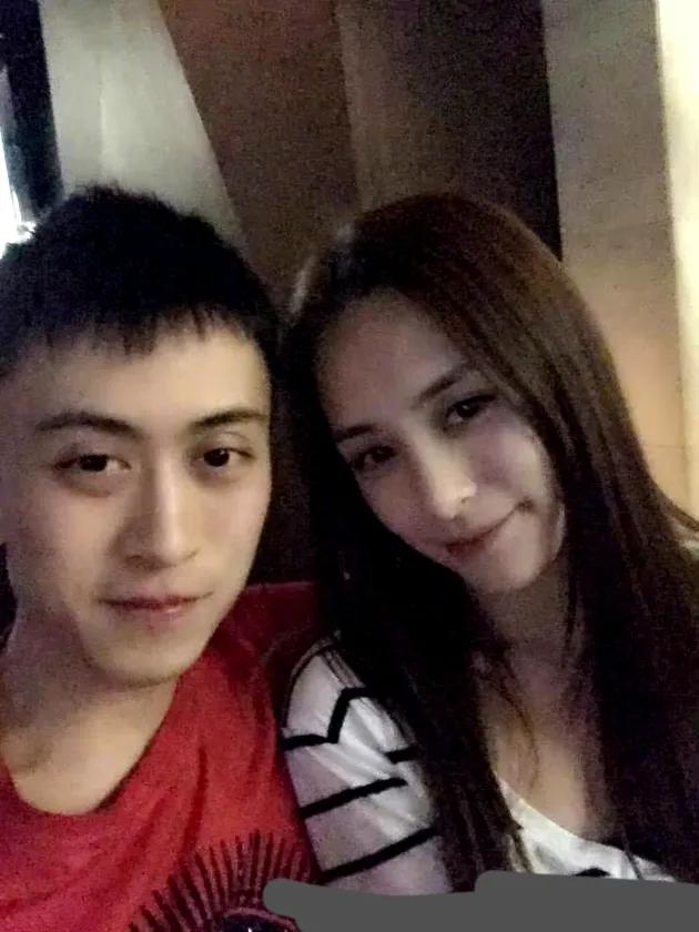 亿万资产女富豪，逼婚秦奋的美女网红，靠在直播间骂人走红后退网