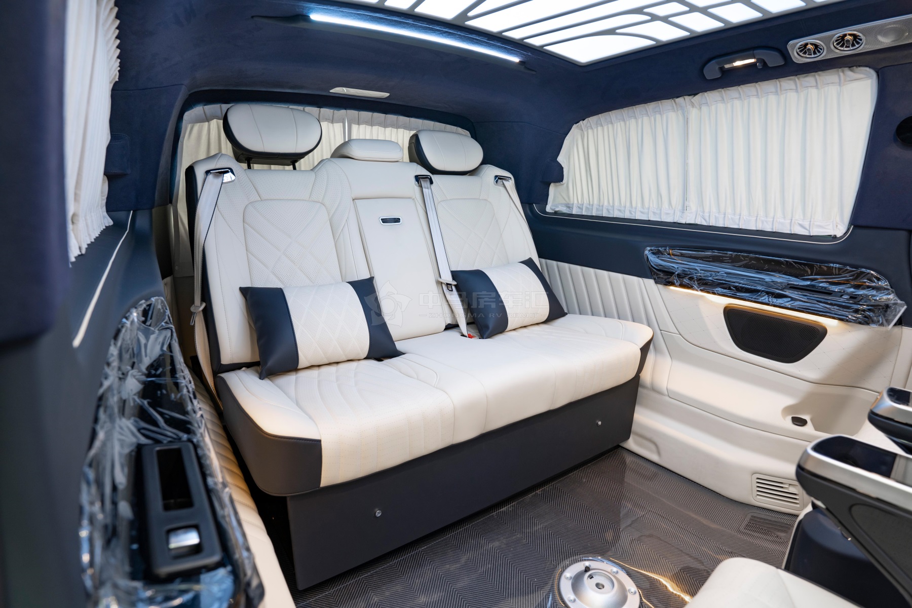 最新款奔驰商务车哪款好,奔驰商务车哪款最值得买