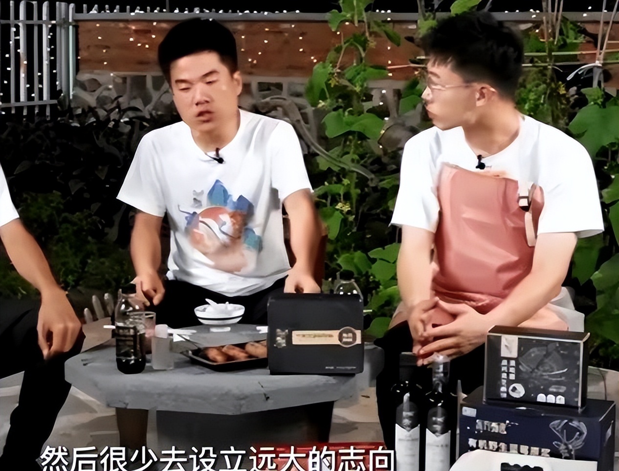 “奶头乐”出现在大学校园，不少大学生深陷其中，家长却浑然未知