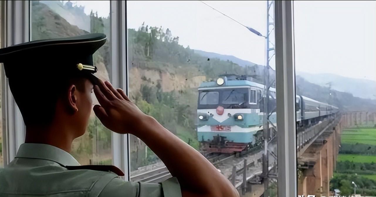 火车内的4个“秘密”：神秘的乘务员规定和震撼的鸣笛传统！