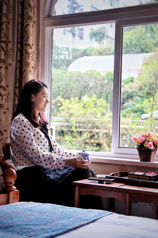 成都重金引进花水湾天然万年古海温泉,装修极尽奢华,紧邻雪山