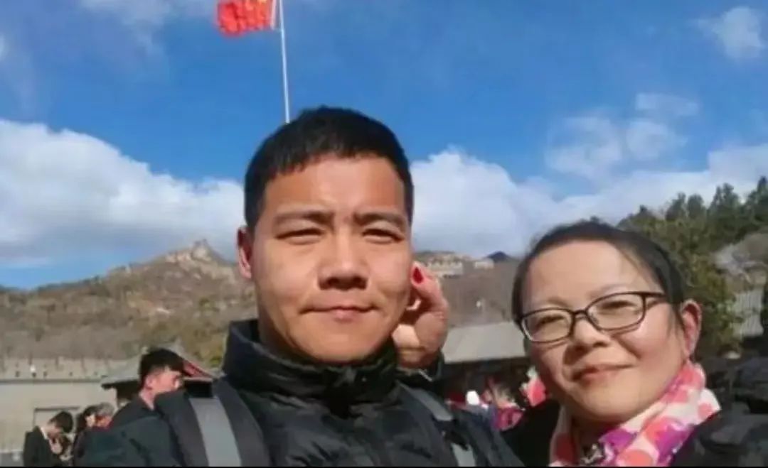 被骂“狗都不如”的脑瘫少年,带着35名残疾人创业年入1000万!背后的女人更让我感动