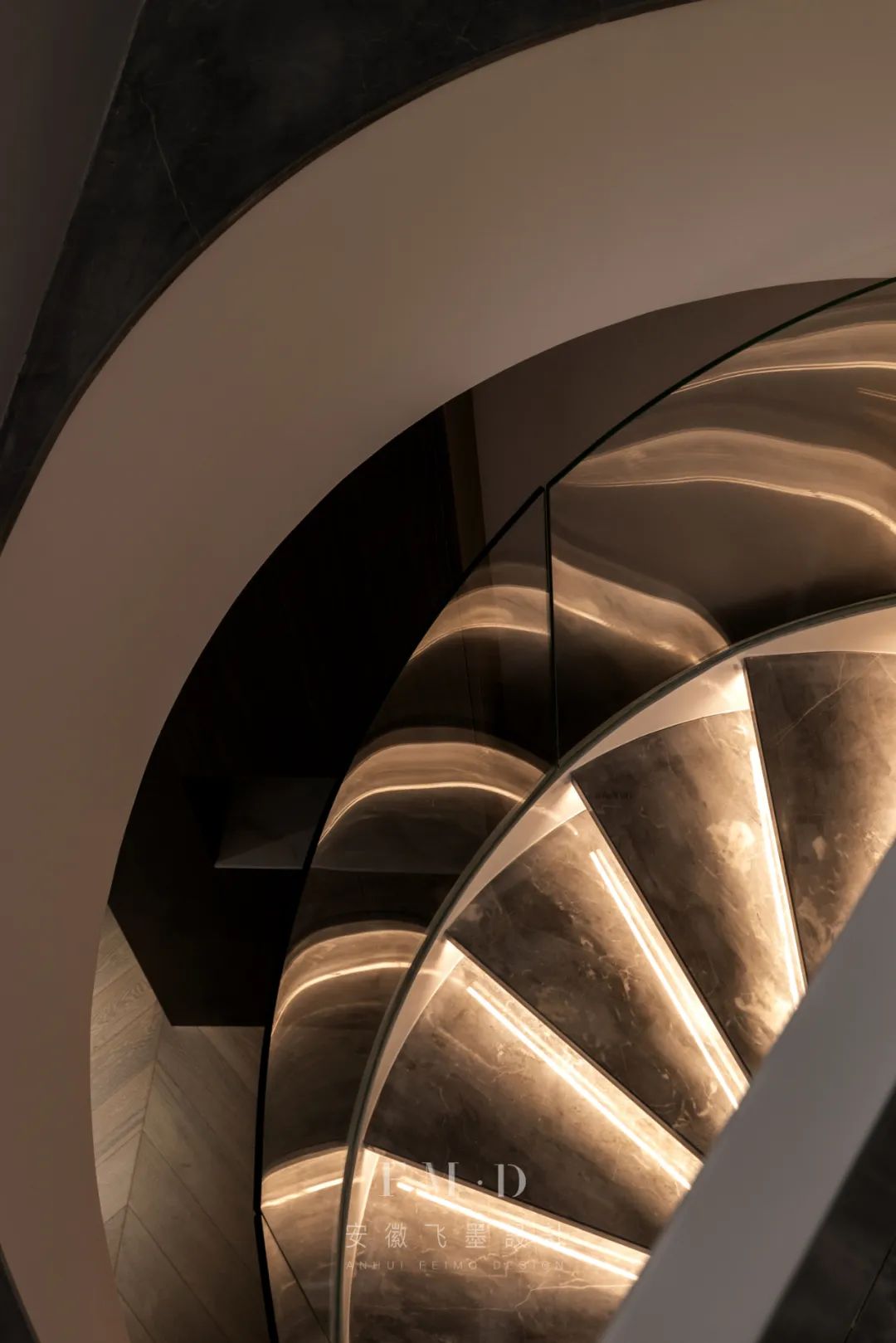 2020最火旋转楼梯装修大户型,跃层旋转楼梯装修效果图