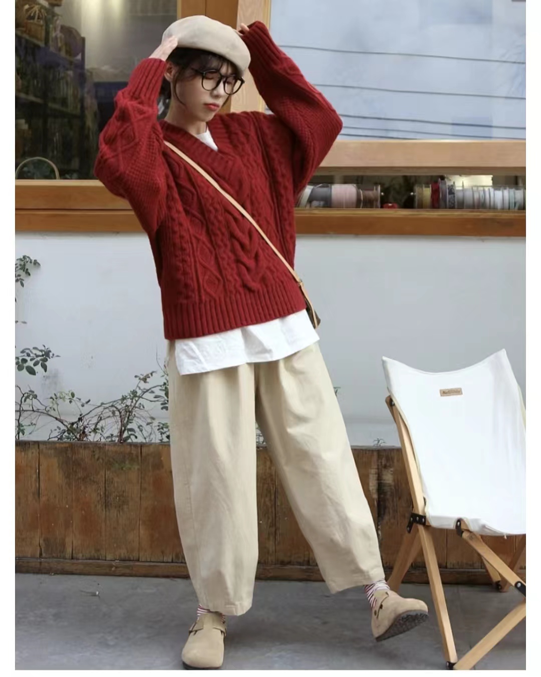 法式蝴蝶结上衣红色,红色搭配深杏色好看吗