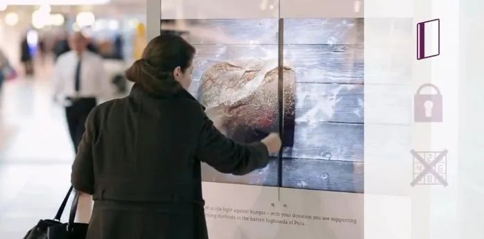 跟着飞机跑、可以喝、会传染，这些户外广告牌不一般