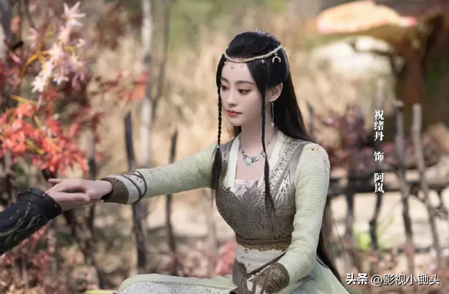 《烈焰》伍赓和白菜的羁绊，也太好磕了，荣获“狗啃白菜”cp名