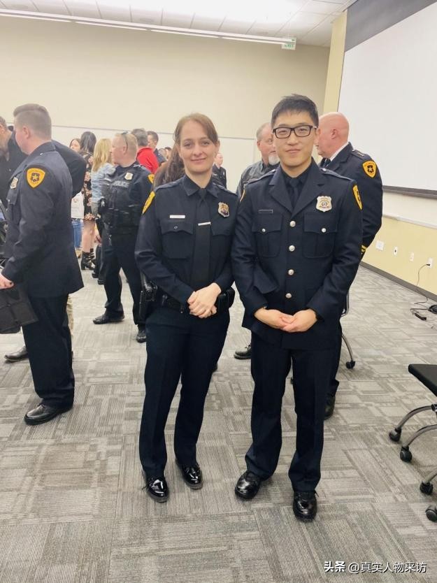 华人在美国当警察,在美国当警察至少要符合几个条件