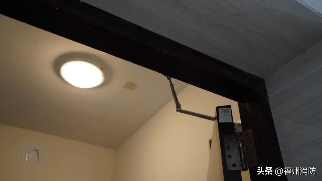 高层住宅起火如何自救,高层住宅起火楼顶可以避险吗