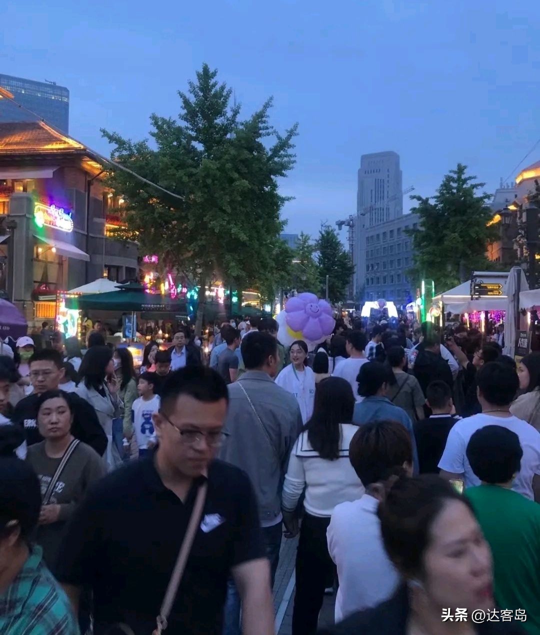 网红曝天津停车收费,网红天津游玩被收高价停车费视频