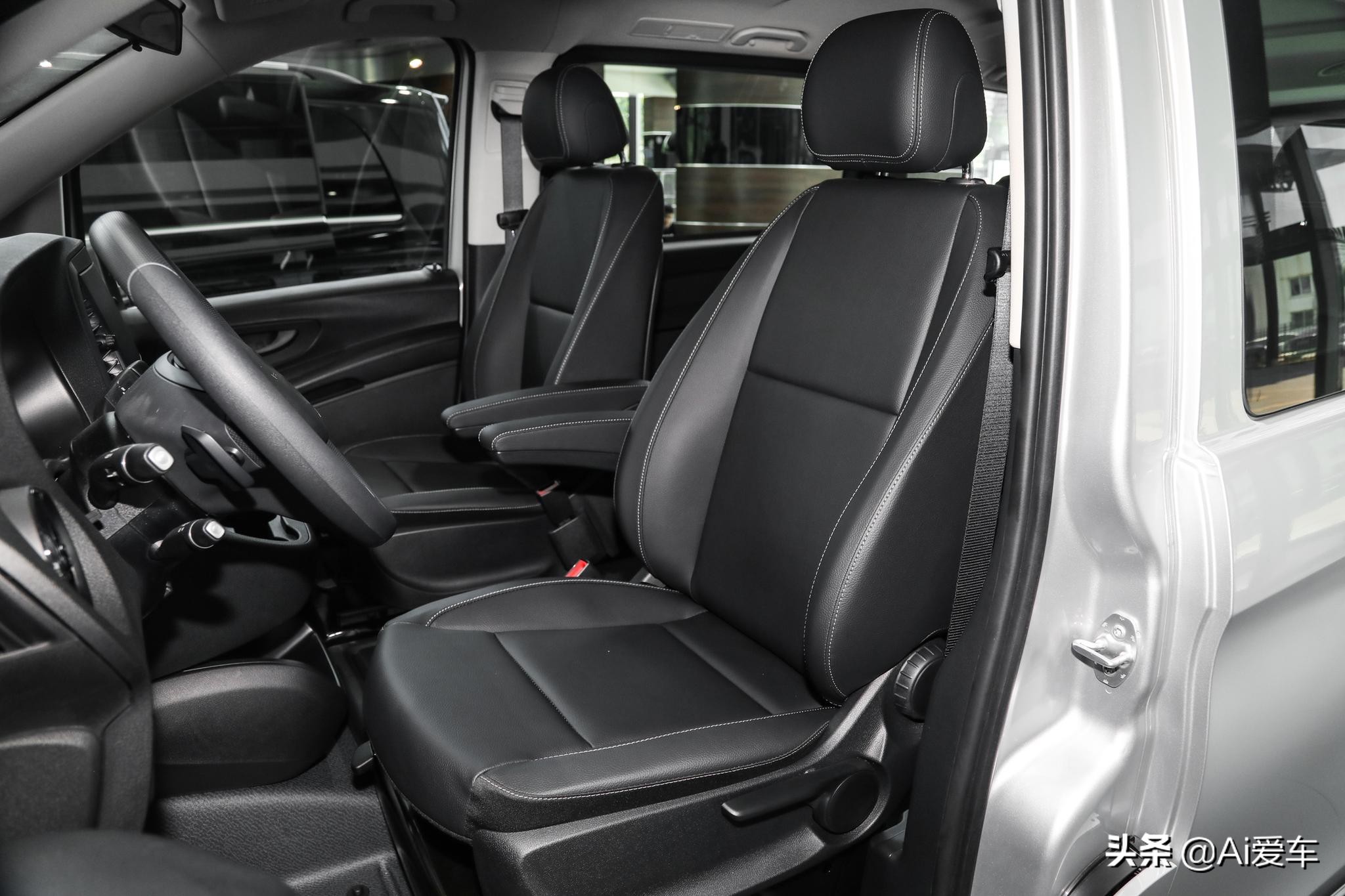 最便宜的奔驰自动挡二手车,2023款奔驰威霆7座原车内饰啥样的