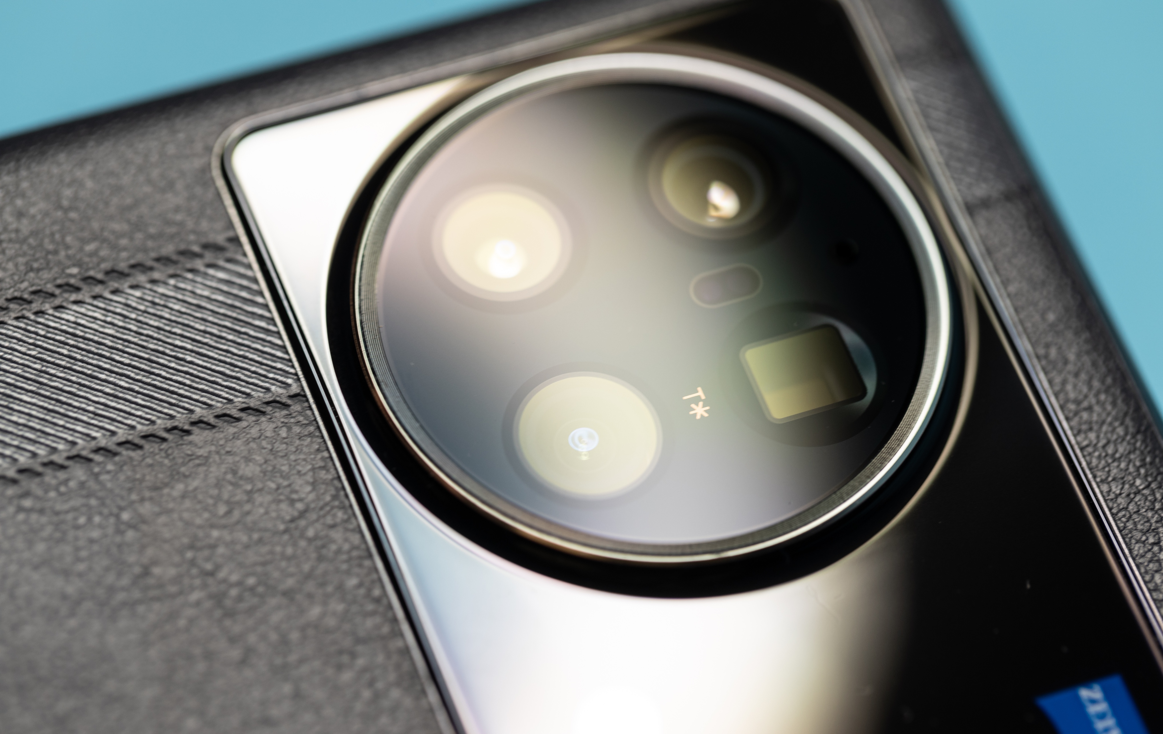 vivoXFold深度评测：8999元航天级铰链，趋于完美的折叠屏手机