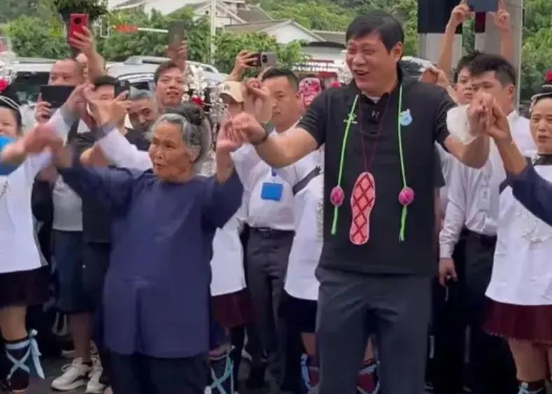 贵州村超喊话范志毅,范志毅为什么让人尊敬