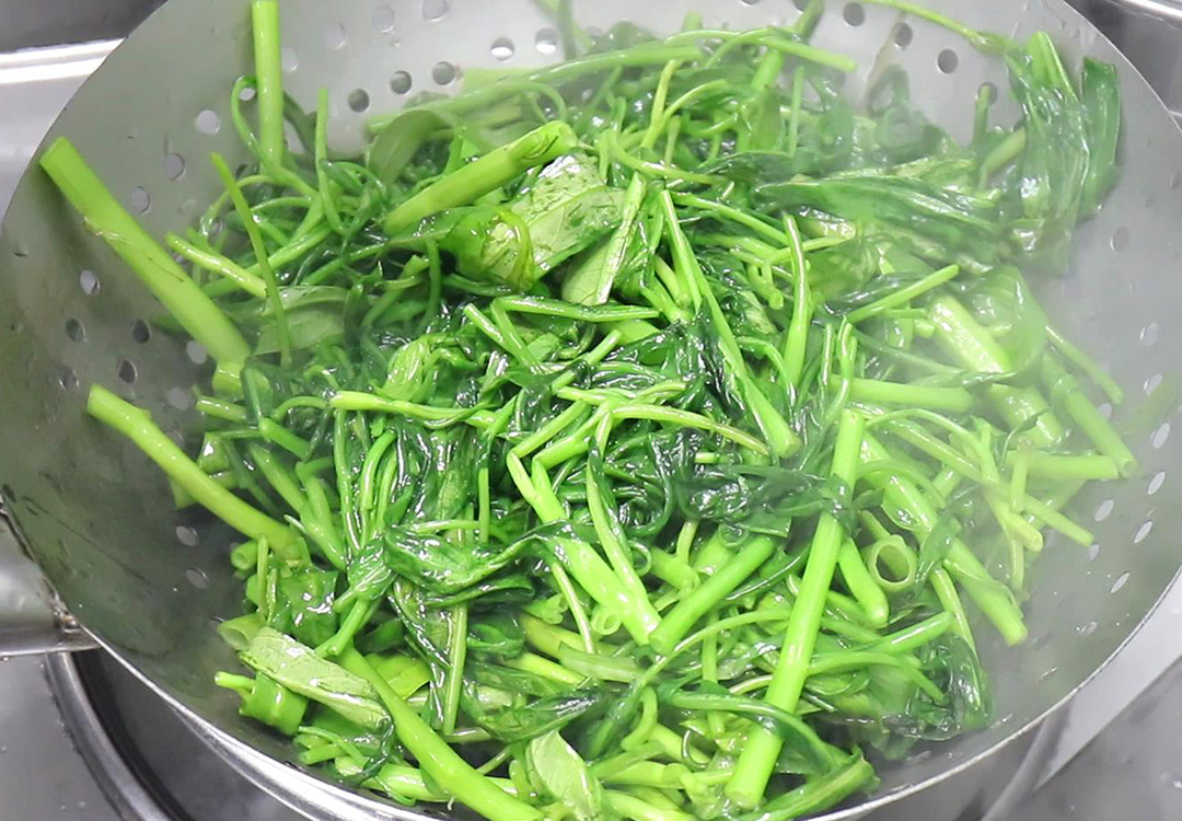 中老年人常吃五种食物补钙最好,中老年人喝牛奶还是奶粉补钙好