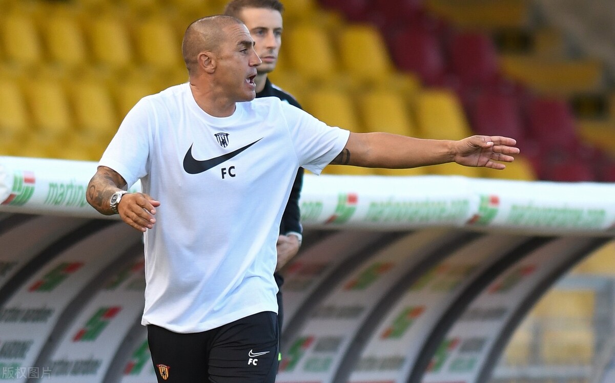 足坛十大中后卫传奇,历史足坛最佳中后卫