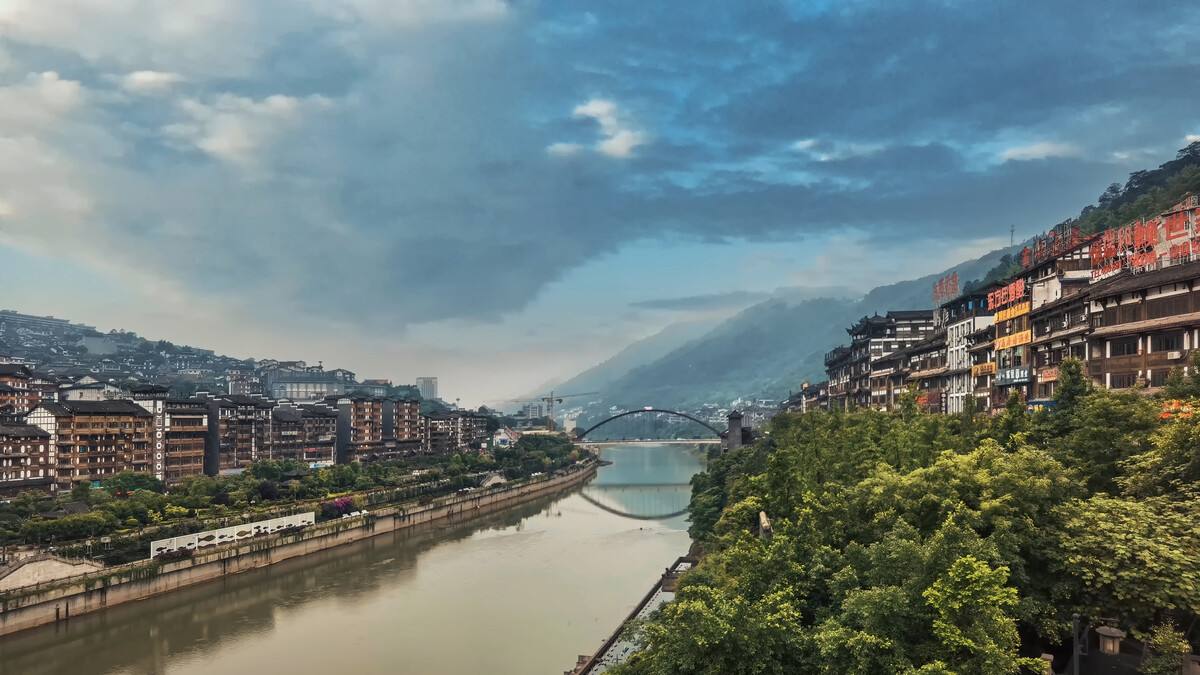 茅台酒这么贵为什么价格这么统一,茅台酒价格为什么相差那么大