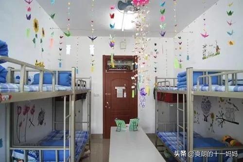 普通大学宿舍真实照片,清华宿舍vs普通大学宿舍