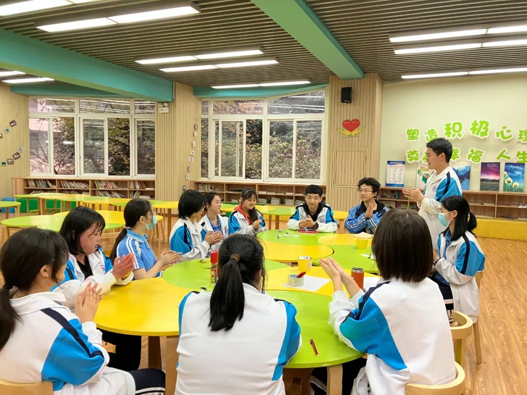 用“VR”视野，探校（三）！师大实外学生的心理健康，有保障！