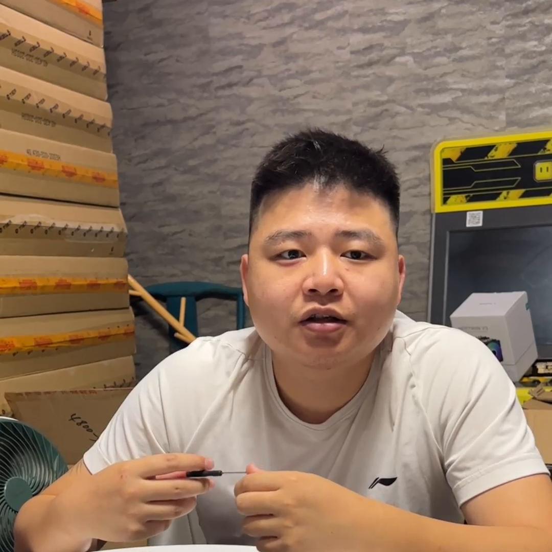 现在的零零后太棒了，暑假期间勤工俭学自己赚学费👍，我应...