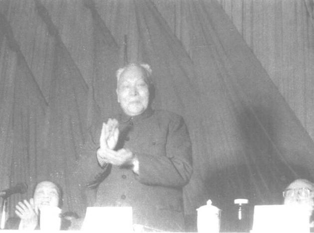 红军进攻被联络员叫停，团长大骂：他是叛徒