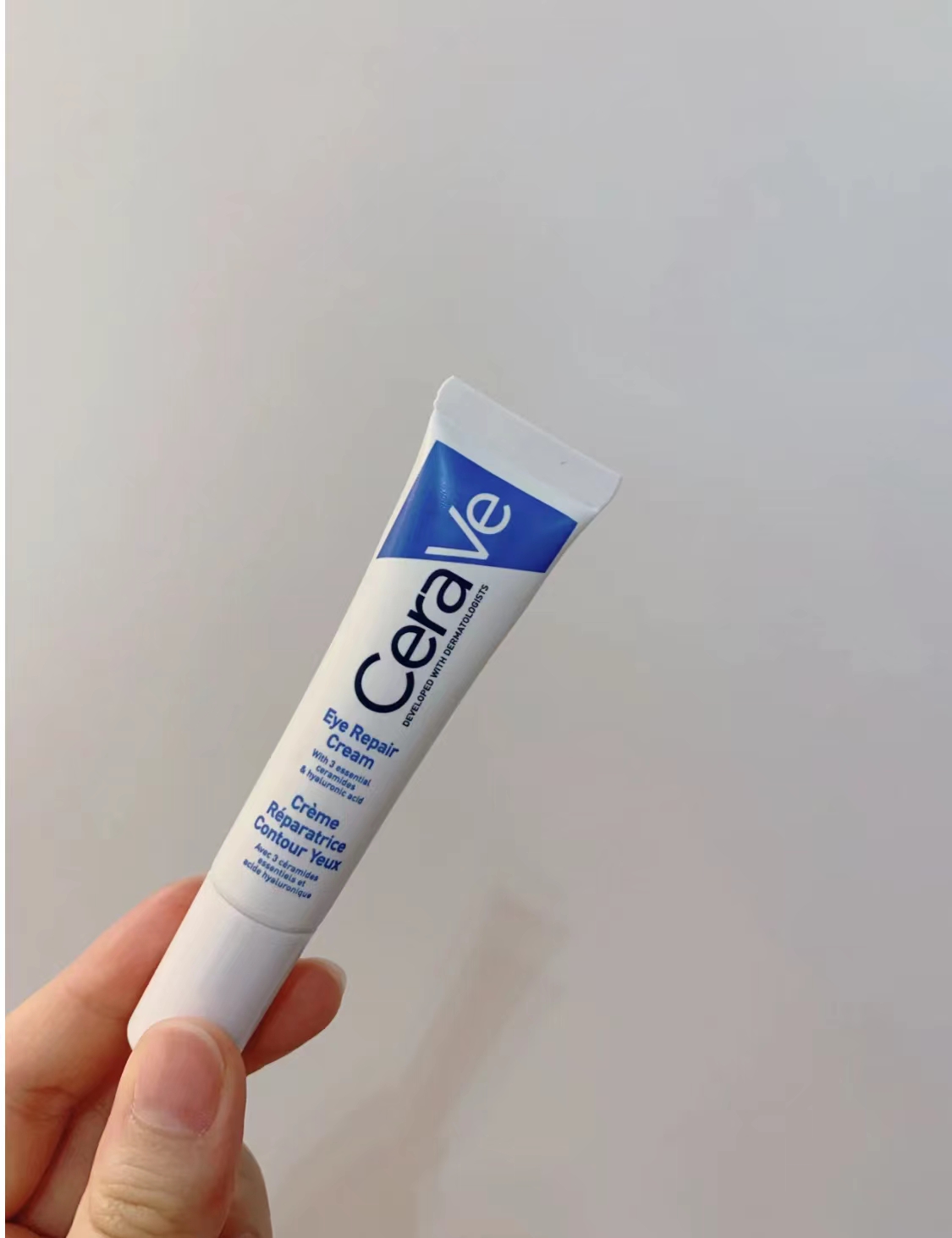 20岁眼霜有必要买贵的吗,20几岁的女孩子不要买很多奢侈品