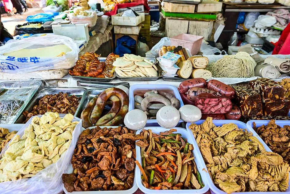 西山脚下的早市,闲逛最具人间烟火气的早市