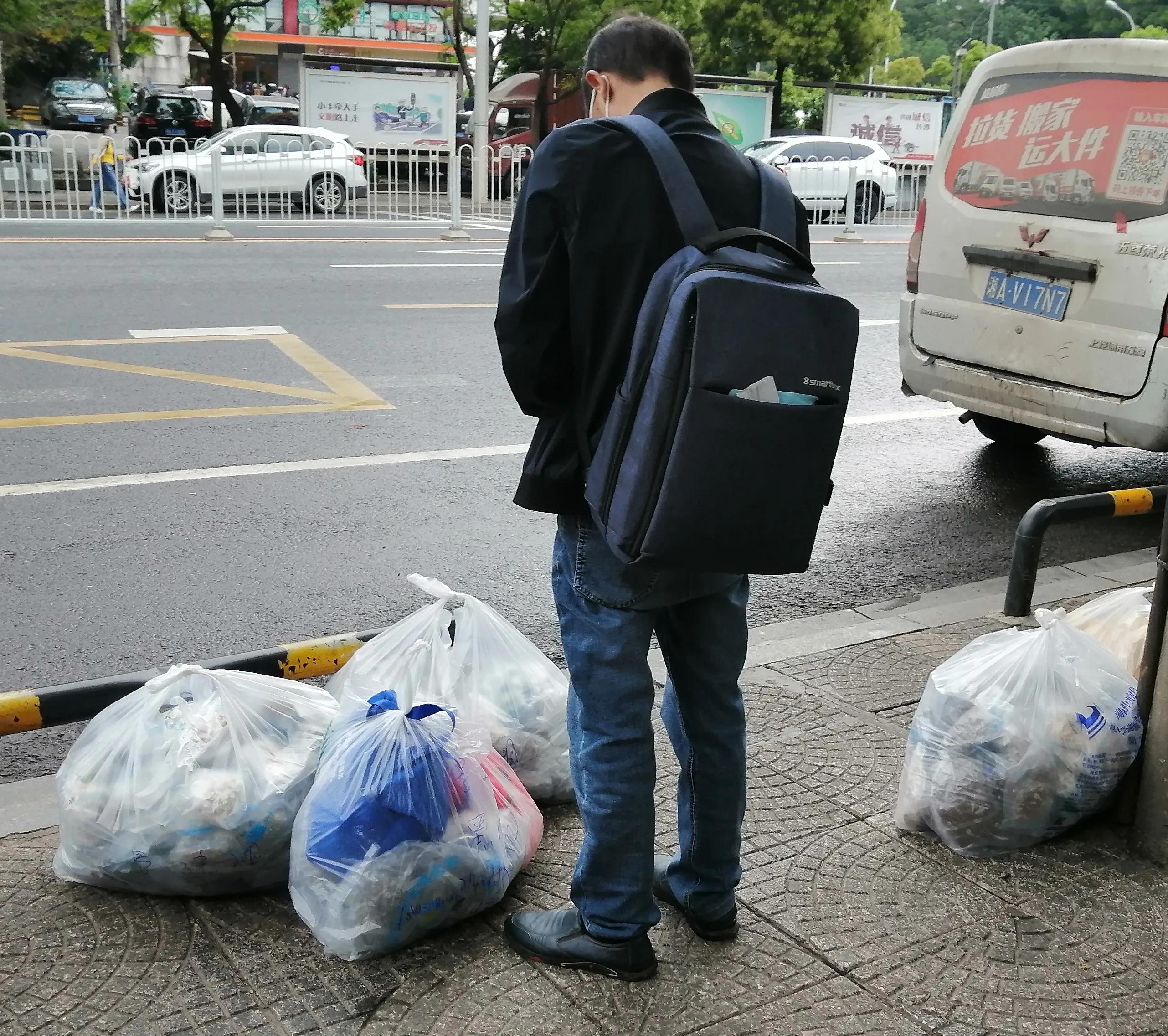 把这大袋小包药，换成大捆小捆菜，大本小本书多好