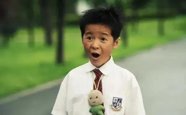 星爷干女儿徐娇海边泳装照片，“太暴露”？引发热议