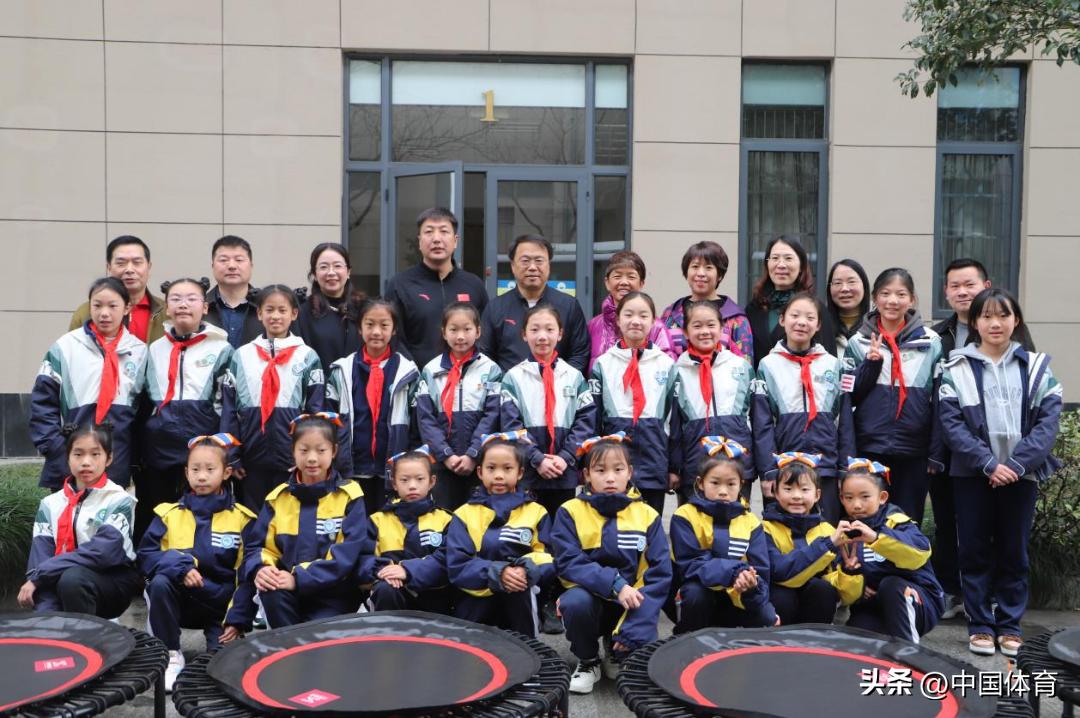 大众蹦床进校园,大众蹦床规定动作小学组