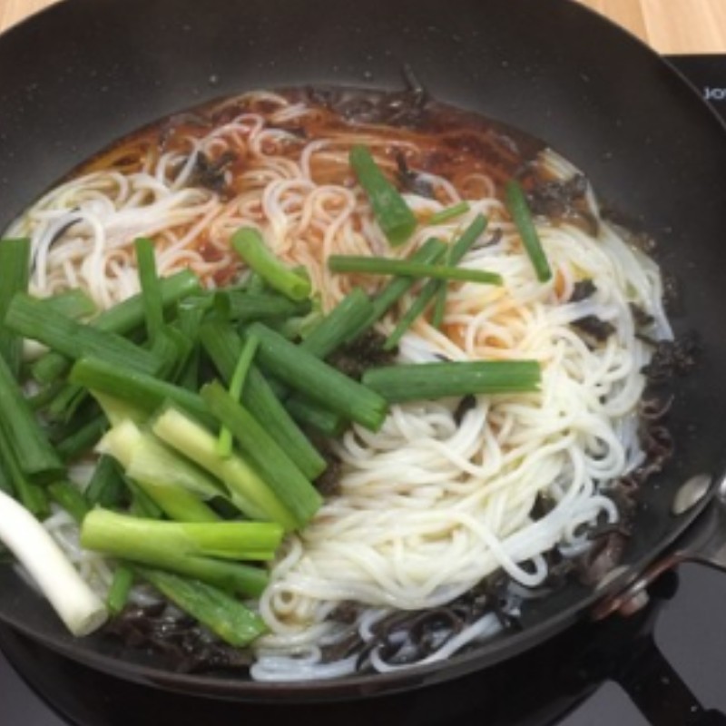 正宗柳州螺蛳粉做法配方详细教程,螺蛳粉干捞酱配方