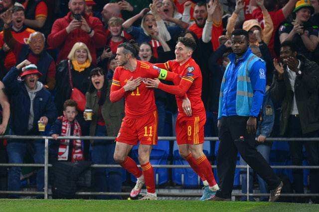 贝尔威尔士梅开二度,贝尔梅开二度率威尔士晋级