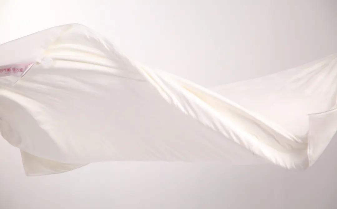 过敏蚕丝被,蚕丝被过敏长红疙瘩很痒